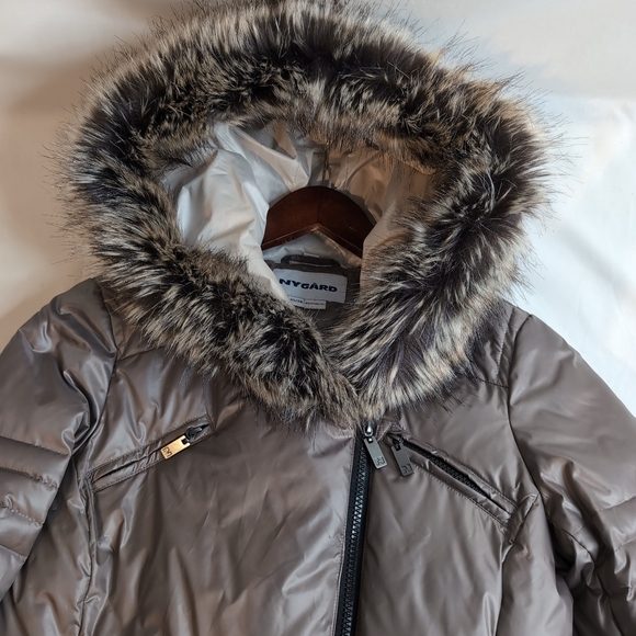NWOT Nygard Women's 3/4 Metallic Taupe Puffer Jacket w/ Faux Fur Trim Hood, XS - Picture 4 of 12